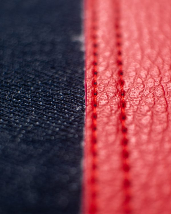 Delantal Jean con Rojo - Bolsillo Gemelo - Imagen 3